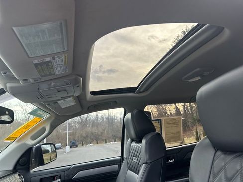 Used 2014 Toyota Tundra Platinum image 25