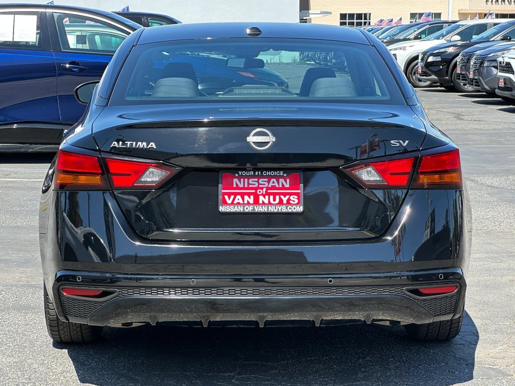 Used 2024 Nissan Altima 2.5 SV FWD image 6