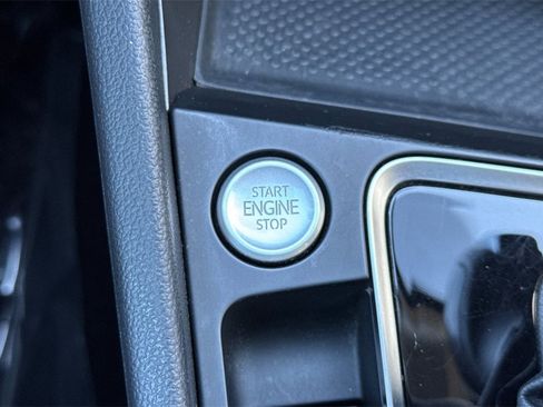 Used 2020 Volkswagen Jetta SE image 24