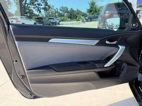 Used 2017 Honda Civic EX-T image 9