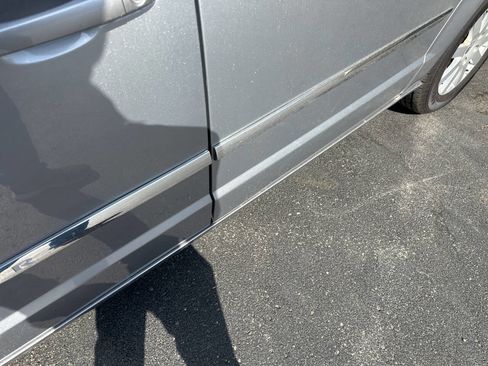 Used 2015 Chrysler Town & Country Touring FWD image 8