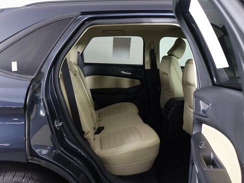 Used 2024 Ford Edge SE image 28