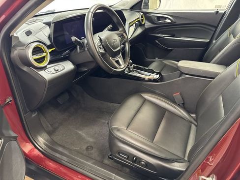 Certified 2024 Chevrolet Trax ACTIV w/ Sunroof Package FWD image 12