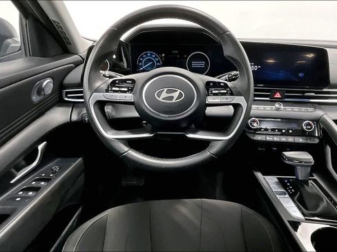 Certified 2025 Hyundai Elantra SEL FWD image 6