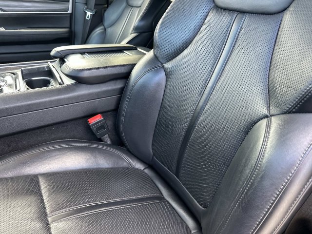 Used 2024 Jeep Wagoneer Series III AWD/4WD image 6