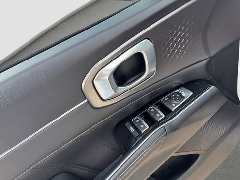 Used 2022 Kia Sorento SX image 17