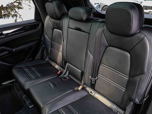 Used 2021 Porsche Cayenne S image 22