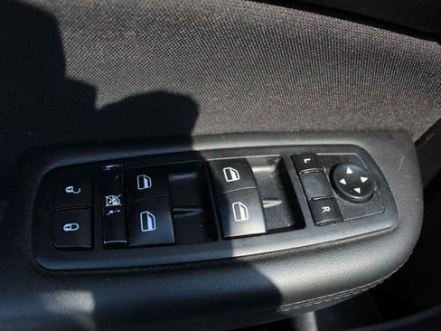 Used 2016 Chrysler 200 Limited FWD image 13