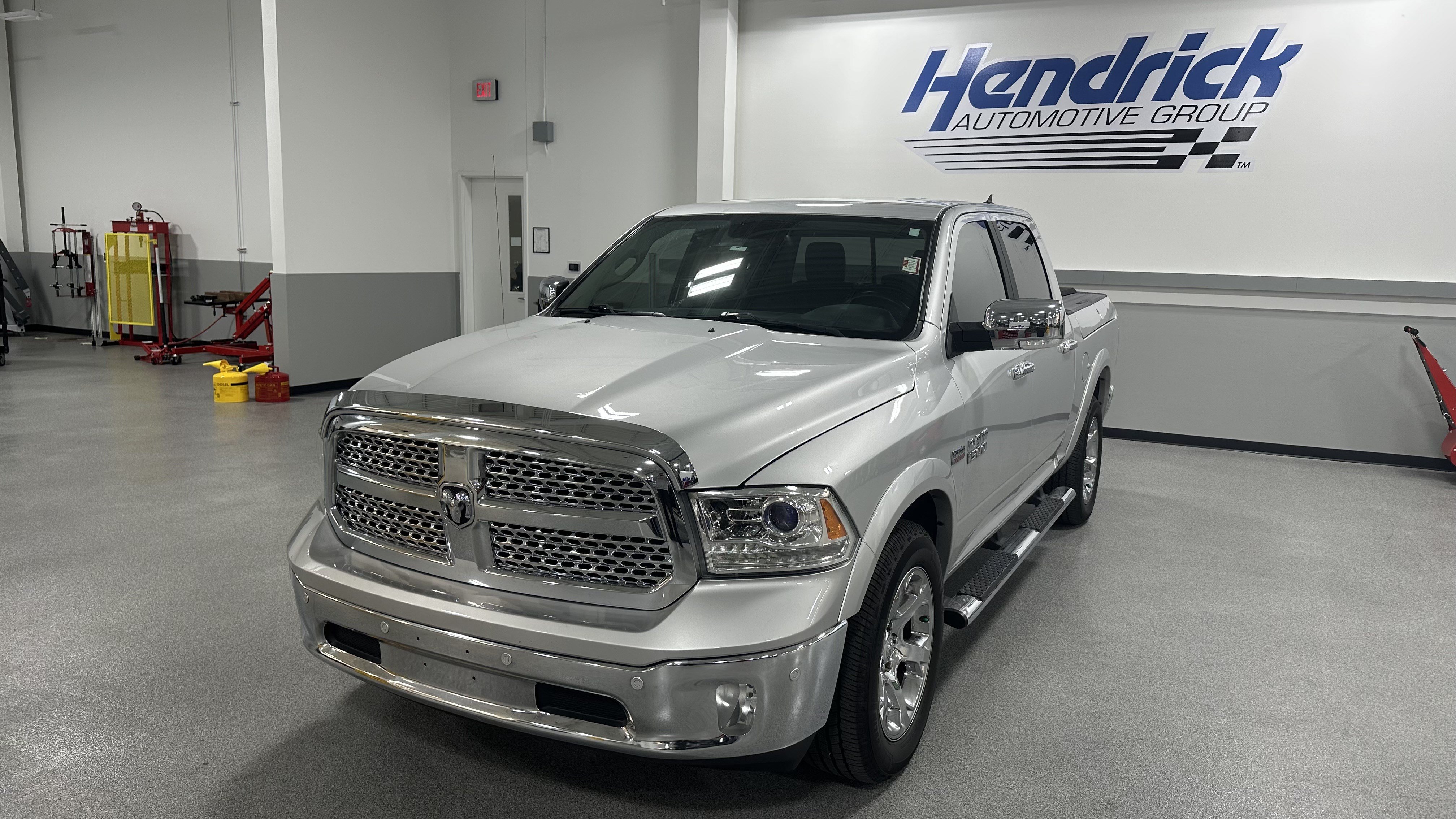 Used 2018 RAM 1500 Laramie w/ Convenience Group AWD/4WD image 5