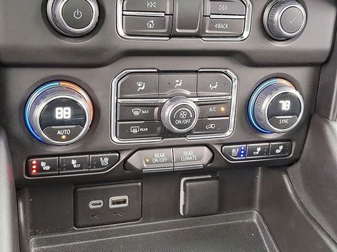 Used 2023 Chevrolet Tahoe High Country image 16