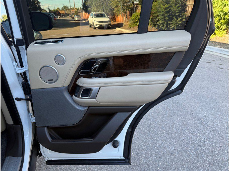 Used 2018 Land Rover Range Rover HSE AWD/4WD image 36