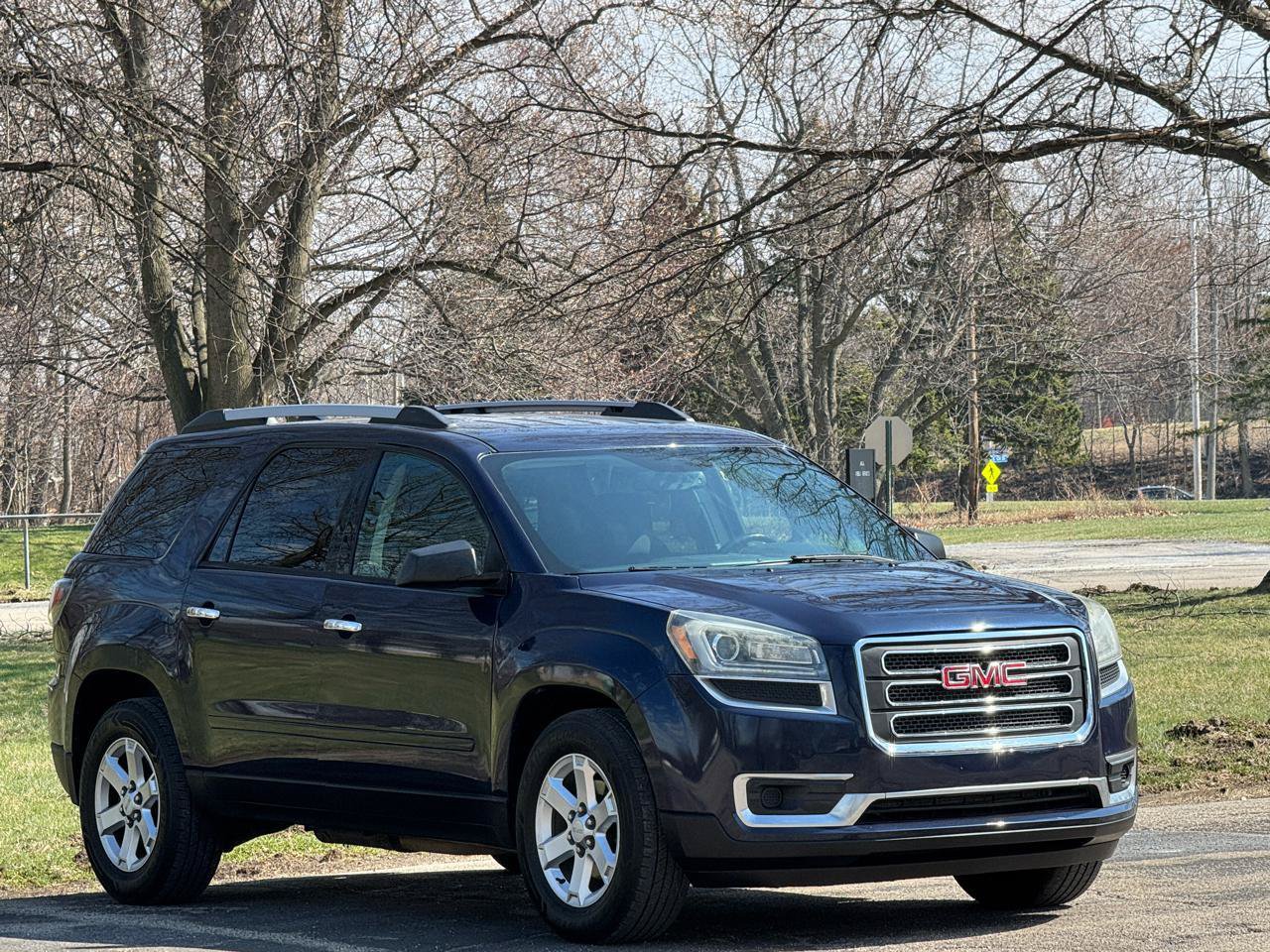 Used 2016 GMC Acadia SLE AWD/4WD image 2