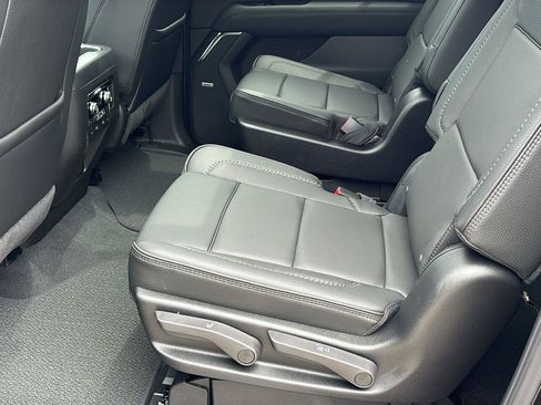 New 2026 GMC Yukon XL Denali w/ Denali Reserve Package RWD image 17