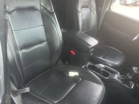 Used 2019 Jeep Wrangler Unlimited Sahara image 6