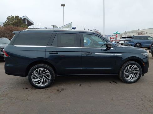 New 2026 Lincoln Navigator Reserve image 9