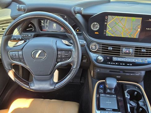 Used 2021 Lexus LS 500 w/ Interior Upgrade Package image 31