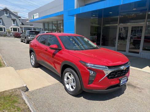 New 2026 Chevrolet Trax LS w/ LS Convenience Package FWD image 7