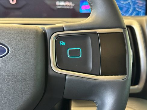 Used 2025 Ford Expedition Active RWD image 34