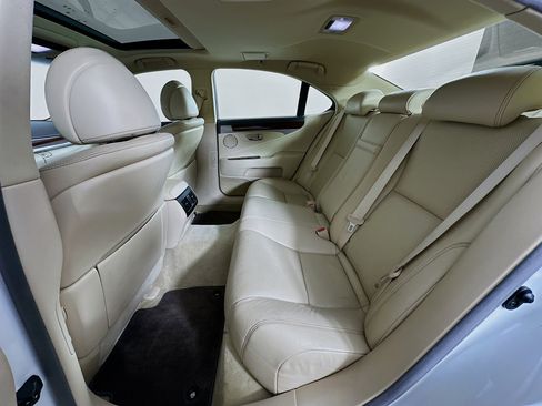 Used 2015 Lexus LS 460 image 29