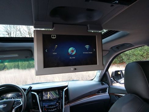 Used 2020 Cadillac Escalade Luxury w/ LPO, Radiant Package image 23