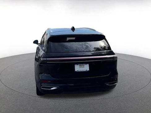 Used 2024 Lincoln Nautilus Reserve image 12