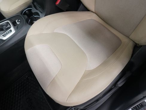 Used 2015 Jeep Cherokee Sport w/ Cold Weather Group AWD/4WD image 12