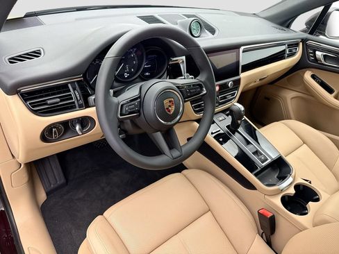 Certified 2026 Porsche Macan AWD/4WD image 4