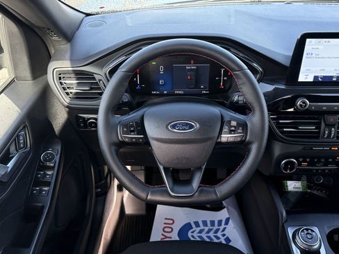 Certified 2025 Ford Escape ST-Line Select AWD/4WD image 13