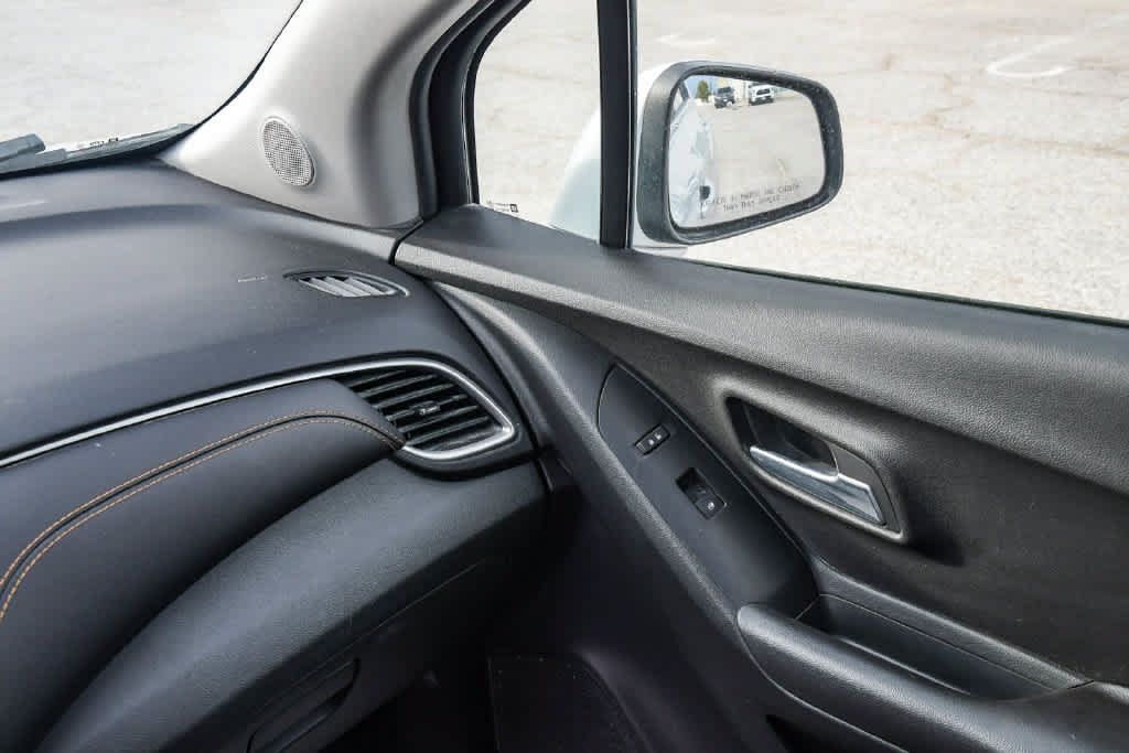 Used 2019 Chevrolet Trax LT w/ LT Convenience Package FWD image 22