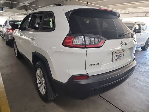 Used 2021 Jeep Cherokee Latitude AWD/4WD image 3