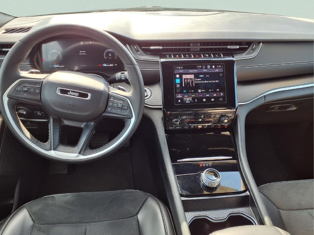 Used 2024 Jeep Grand Cherokee Altitude RWD image 11