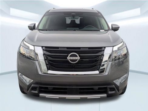 Used 2025 Nissan Pathfinder SL w/ Cargo Package FWD image 12