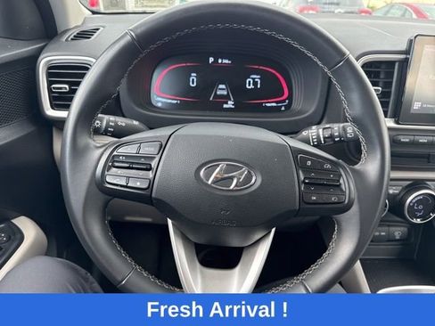 Used 2025 Hyundai Venue SEL FWD image 5
