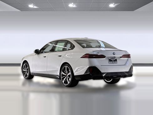 New 2026 BMW 540i xDrive w/ M Sport Package AWD/4WD image 3