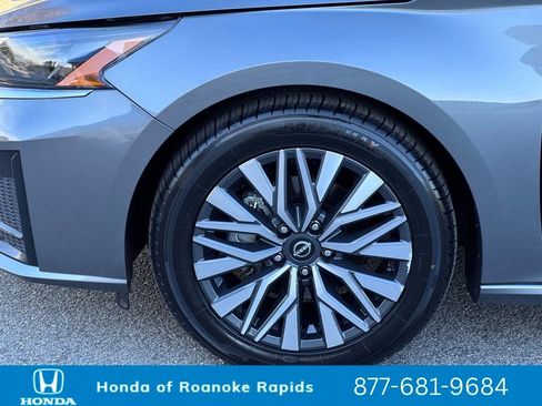 Used 2024 Nissan Altima 2.5 SV image 33