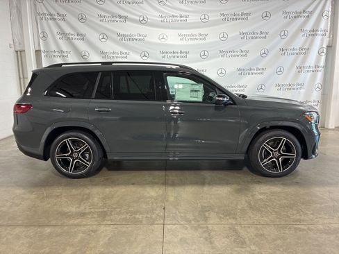New 2026 Mercedes-Benz GLS 450 4MATIC image 3