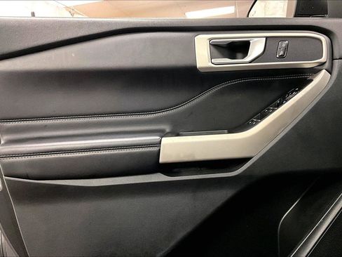 Certified 2022 Ford Explorer XLT w/ Equipment Group 202A image 22