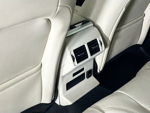 Used 2022 Land Rover Range Rover Velar R-Dynamic S image 16