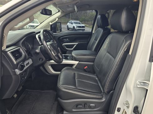 Used 2019 Nissan Titan PRO-4X w/ Pro-4x Convenience Package image 13