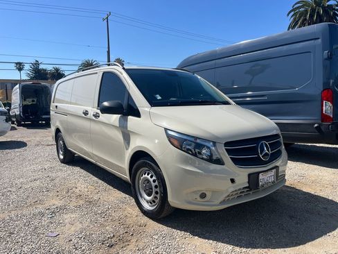 Used 2022 Mercedes-Benz Metris image 3