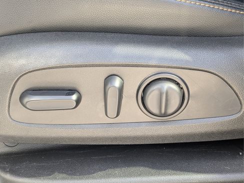 Used 2020 Chevrolet Equinox Premier AWD/4WD image 19