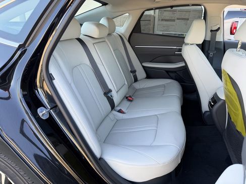 New 2025 Hyundai Sonata Limited image 32