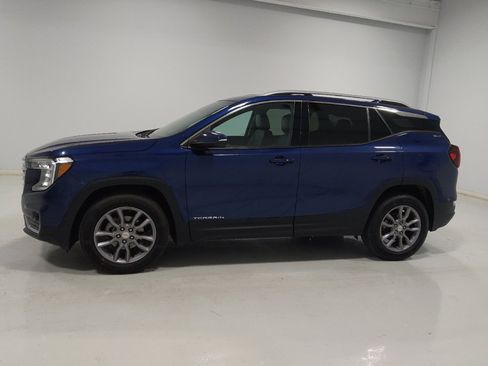 Used 2023 GMC Terrain SLT AWD/4WD image 2
