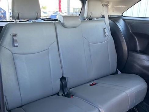 Used 2025 Toyota Sienna XLE w/ XLE Plus Package image 31