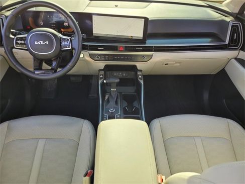 Used 2025 Kia Sorento EX w/ Panoramic Sunroof Package image 11
