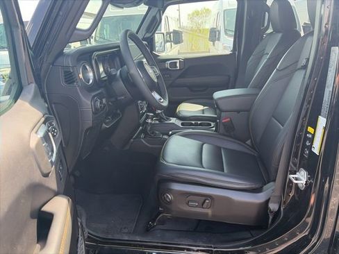 Used 2026 Jeep Wrangler Unlimited Sahara AWD/4WD image 11