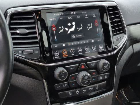 Used 2020 Jeep Grand Cherokee Altitude image 28