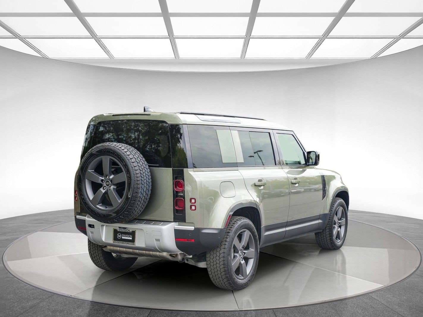 Used 2025 Land Rover Defender 110 S AWD/4WD image 4