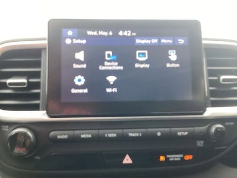 Used 2025 Hyundai Venue SEL FWD image 19
