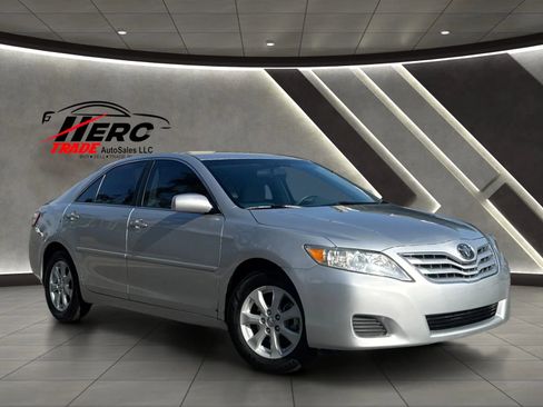 Used 2011 Toyota Camry LE w/ LE Extra-Value Pkg FWD image 1